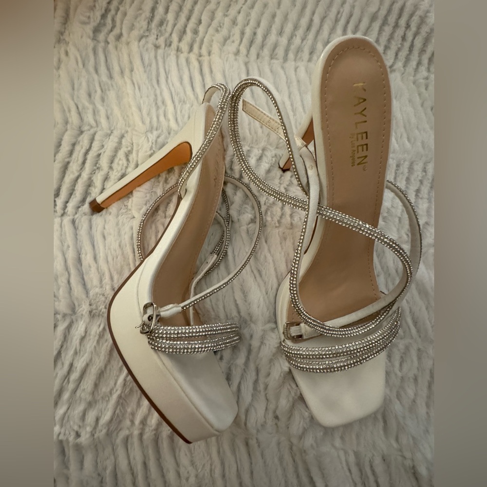 Tie-up Heels